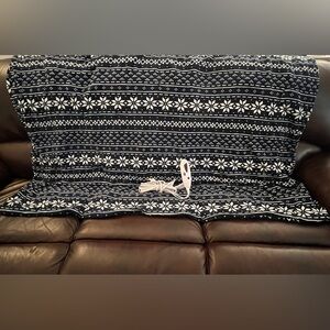 Heated blanket 50x60. Used once, great condition.